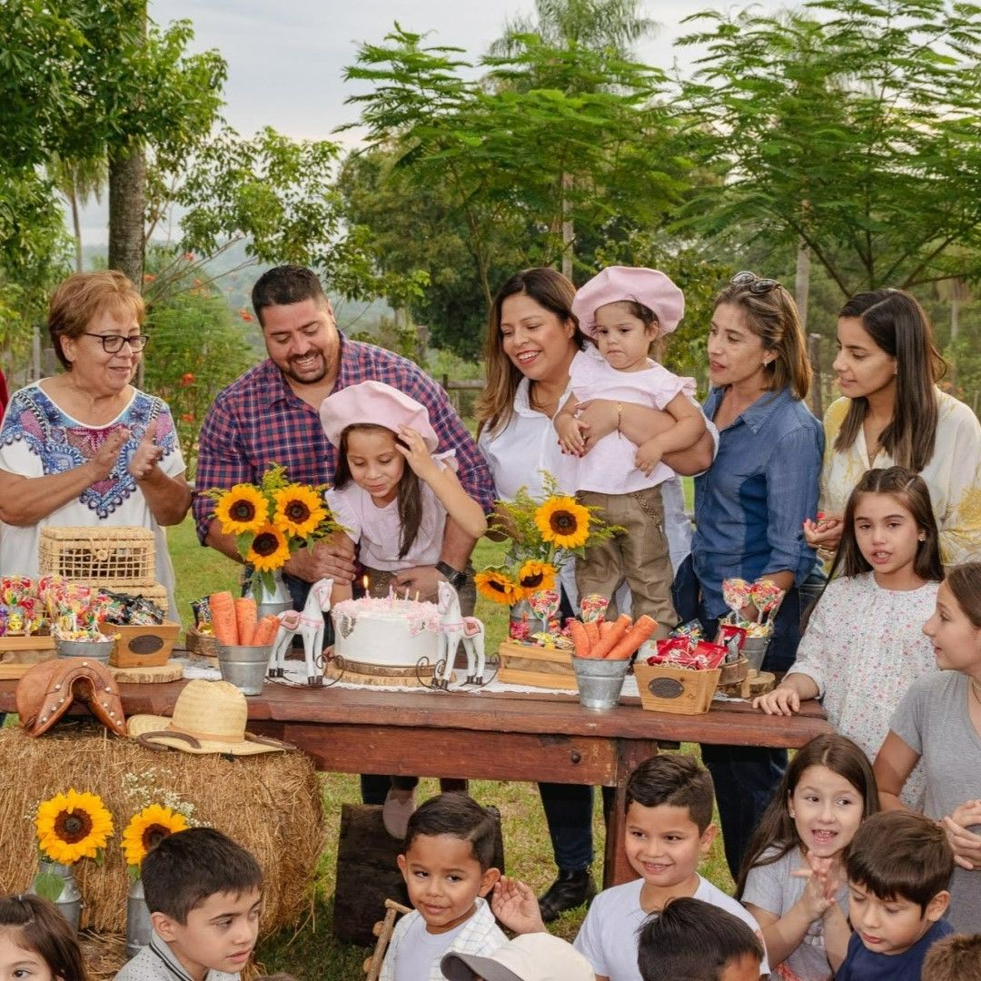 Niños festejando sus cumpleaños